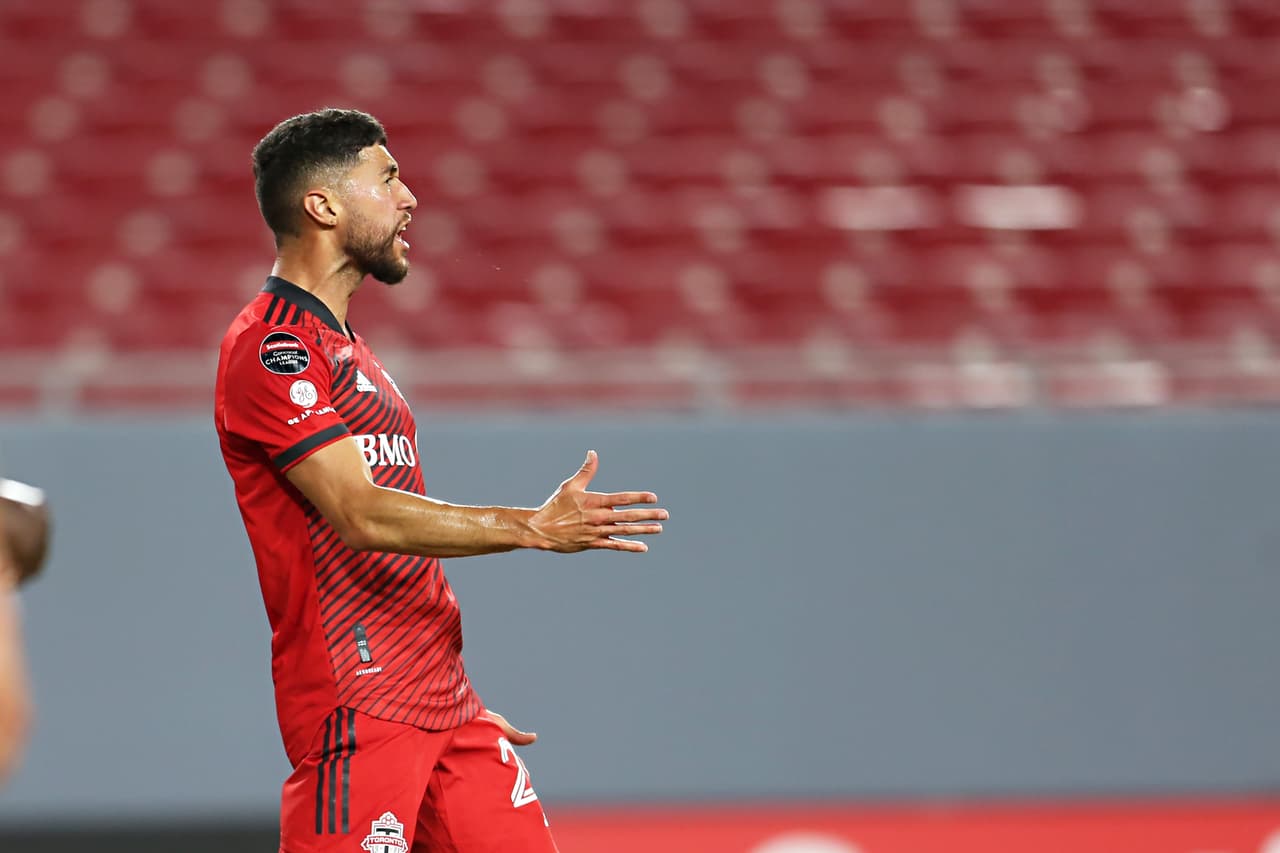 Hasta que al 21', Jonathan Osorio mandó a guardar el balón tras una serie de rebotes desafortunados en el área de Cruz Azul.