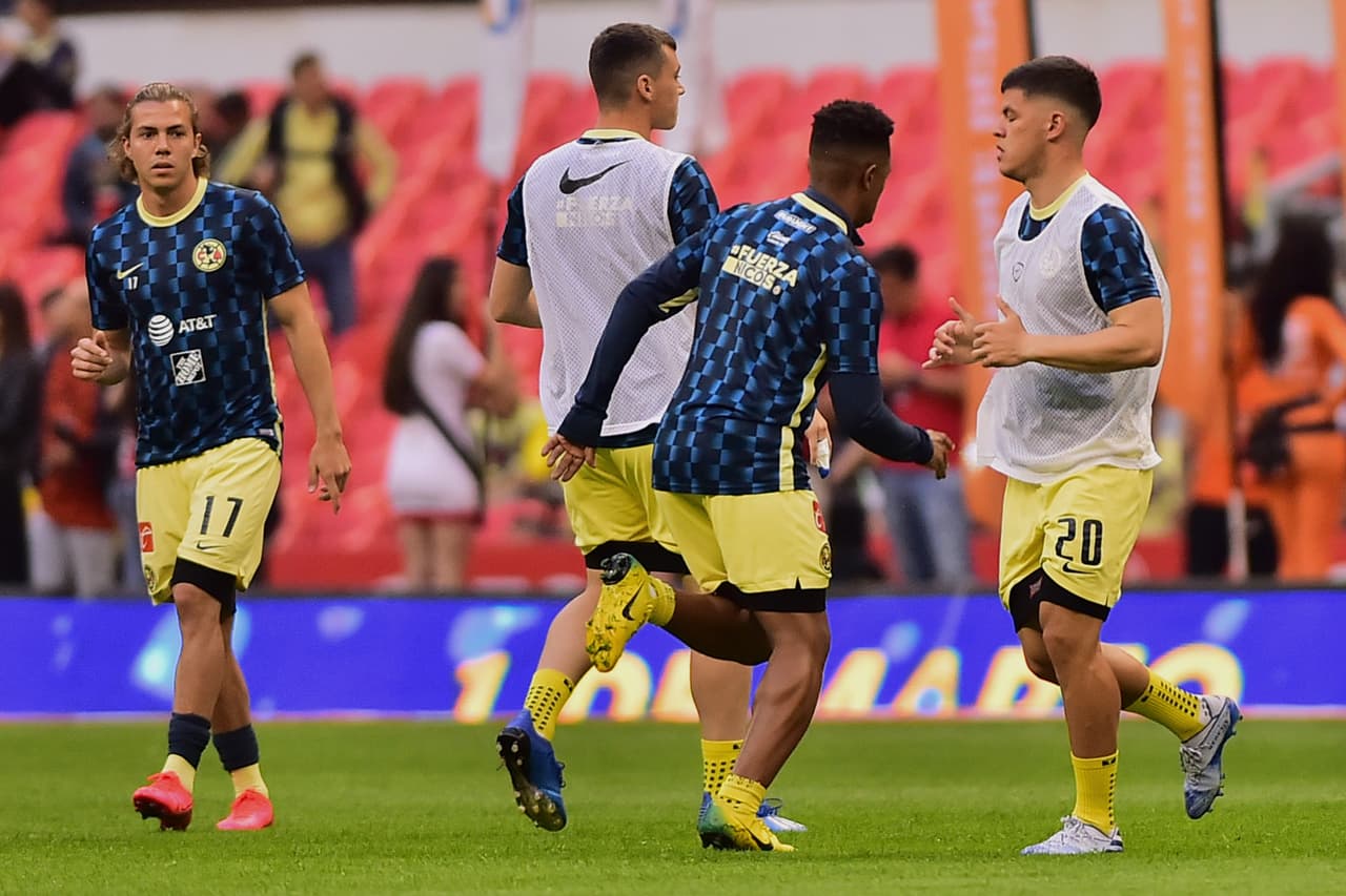 Previo al juego, durante el calentamiento y en la foto oficial, jugadores de América recuerdan con cariño y envían muestra de apoyo para sus futbolistas lesionados.