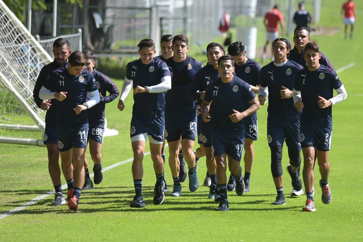 Chivas de Guadalajara no baja su ritmo luego de caer en sus amistosos de pretemporada y por eso mantiene su preparación en entrenamiento con miras al comienzo del Apertura 2019 de la Liga MX.