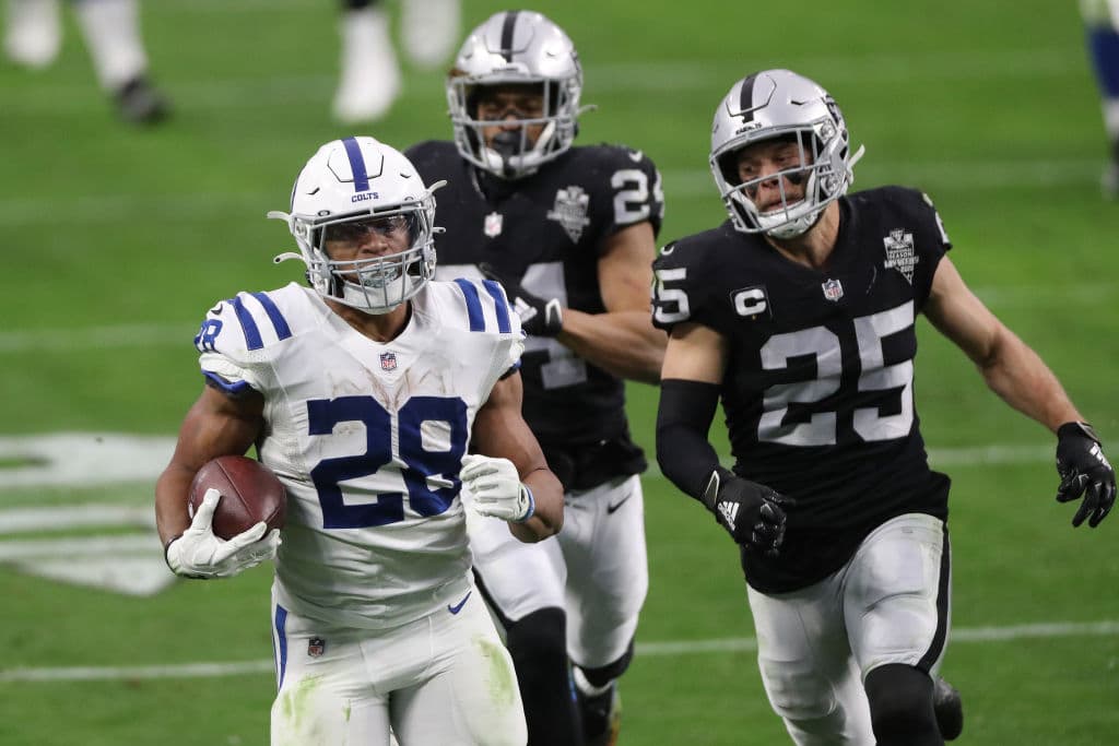 Jonathan Taylor corrió para 15 yardas y tuvo dos anotaciones en la victoria 44-27 sobre Las Vegas Raiders.