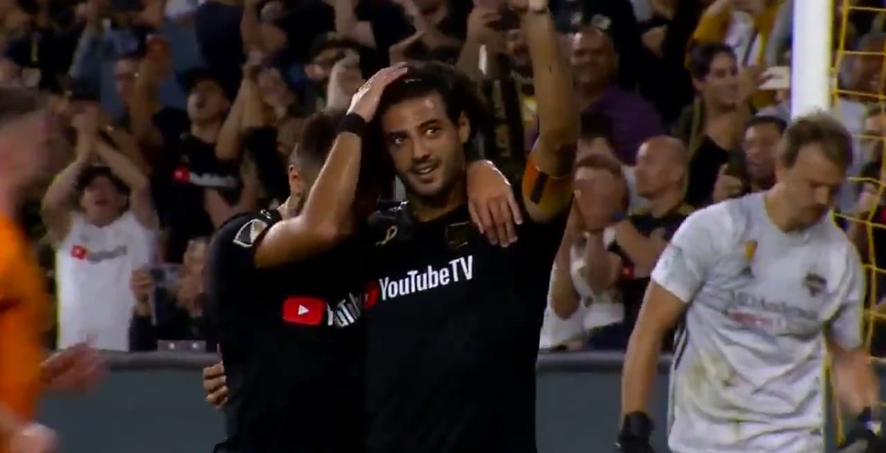 El gol de Vela ante Houston representó el número 30 en su cuenta personal, por lo que está a un gol de empatar el record que ostenta Josef Martínez con 31 dianas.