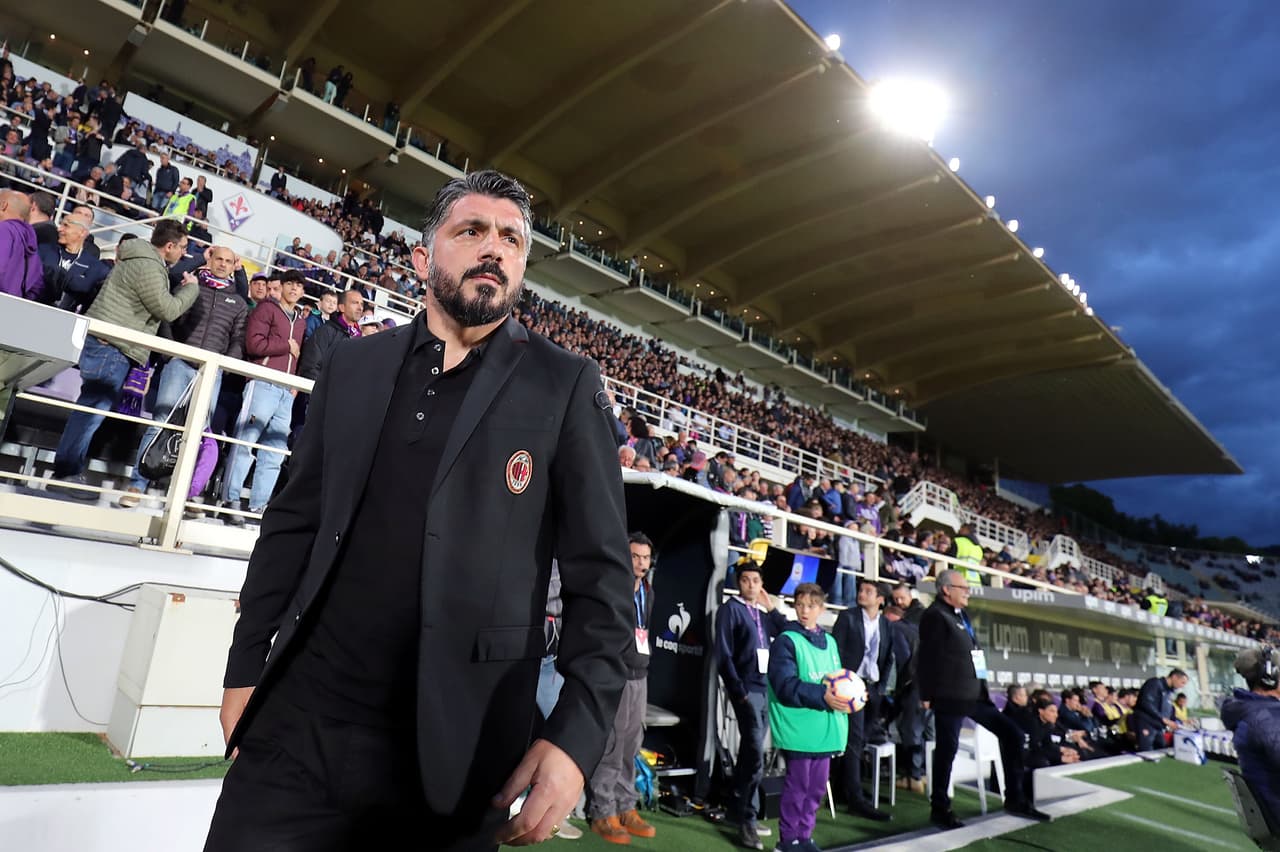 El AC Milan de Gennaro Gattuso llegó a 62 puntos y es quinto a un punto del cuarto lugar del Inter, que tiene el último cupo a Champions y este lunes recibe al descendido Chievo Verona.