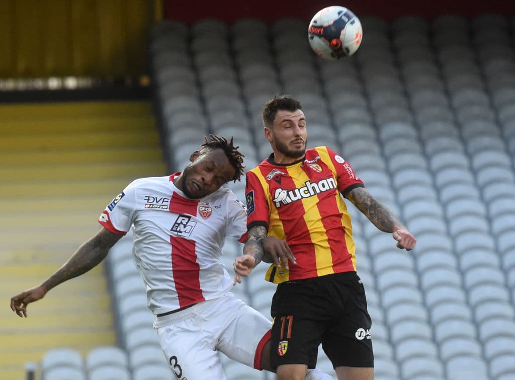 Lens logra vencer 2-1 al Dijon para llegar a 40 puntos y adueñarse de la quinta posición de la tabla.