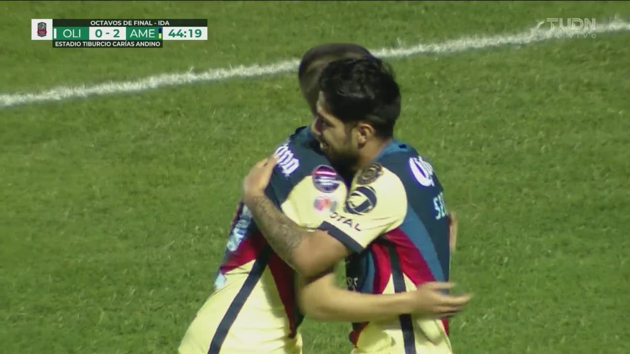 ¡Sergio Díaz recibe mal, pero recompone para el 0-2 del América!