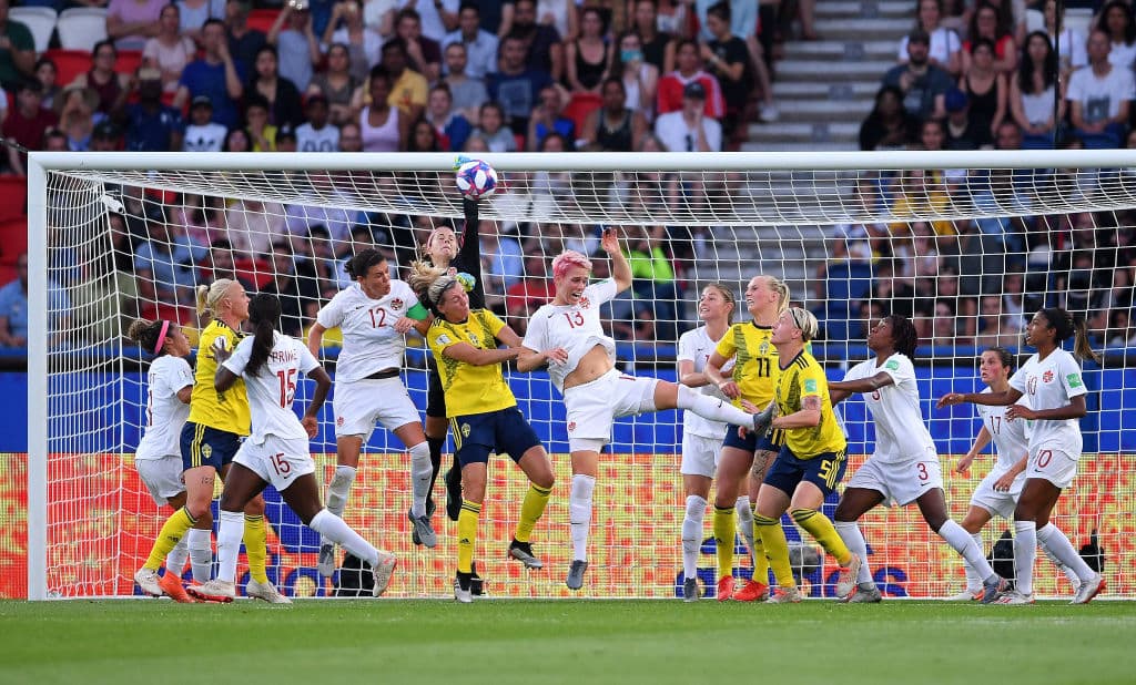 Pese a todo, ni suecas ni canadienses fueron capaces de alterar el marcador y con un transitorio empate 0-0 se fueron al vestidor en un partido al que no le faltó intensidad pero sí los goles.