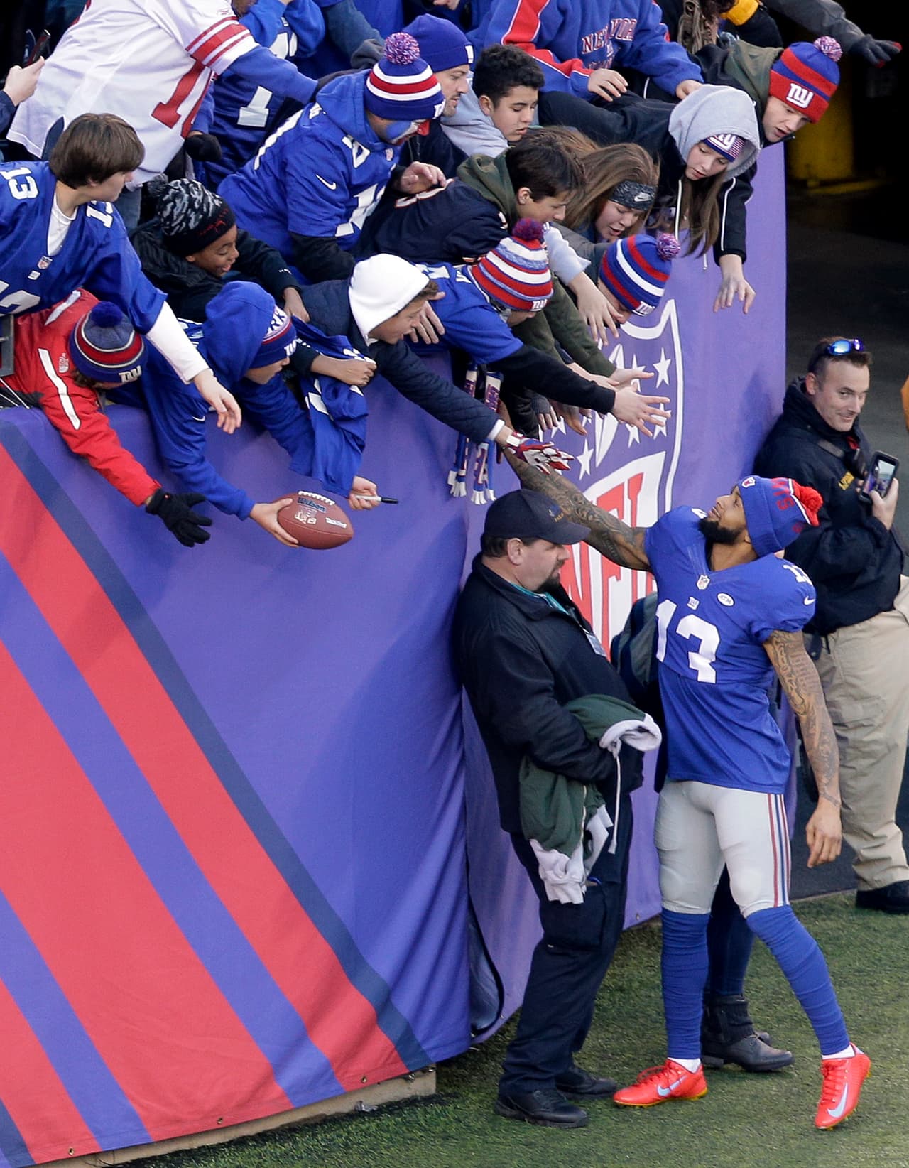 Adiós a la temporada regular de la NFL, y los fans demostraron toda su pasión por este deporte.