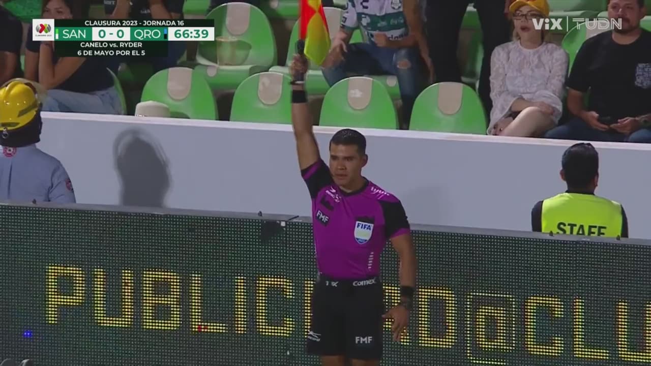 ¡Se levanta la bandera! Zúñiga anota, pero estaba en posición adelantada