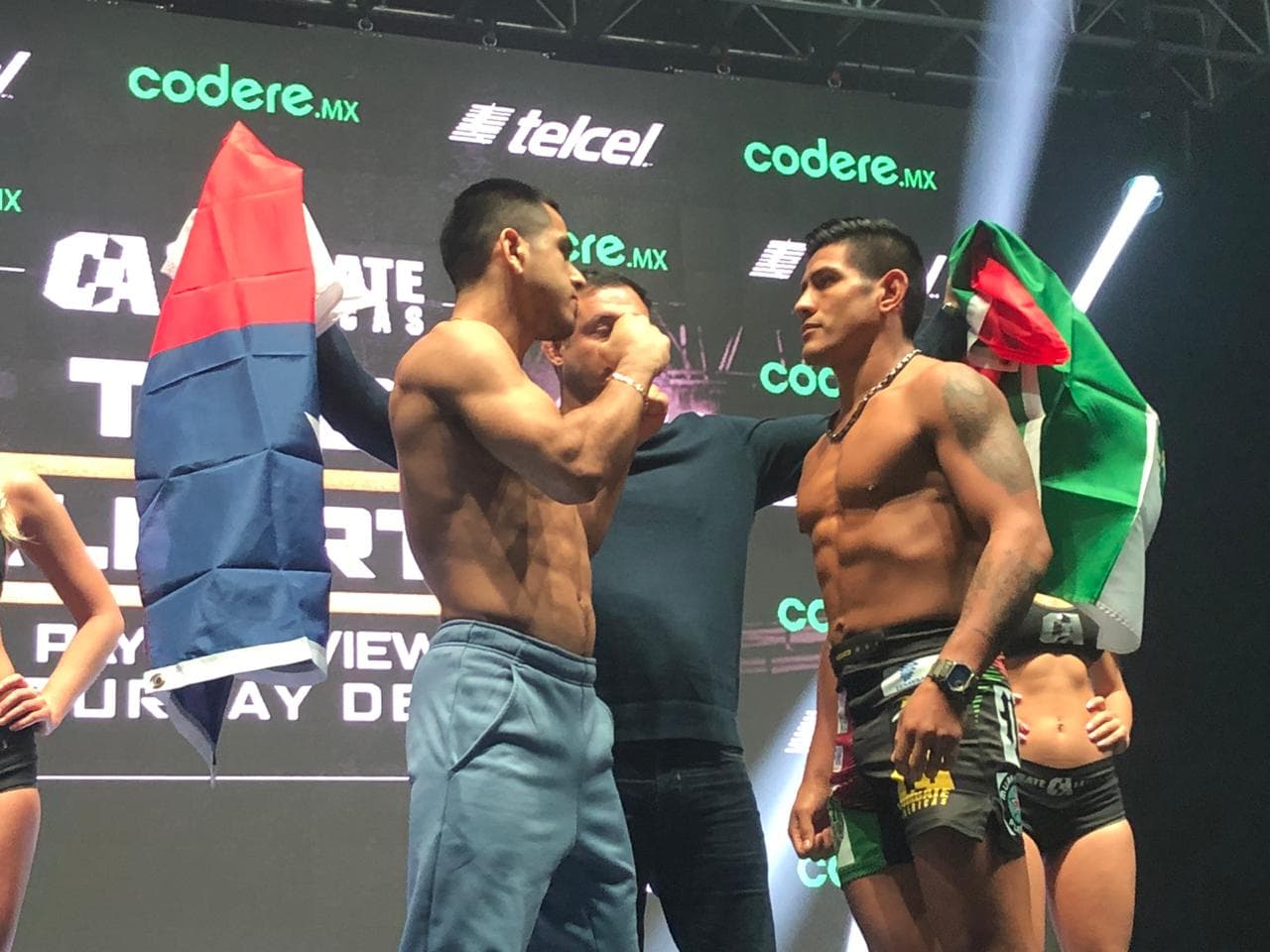 La ceremonia con la 'romana' legitimó el programa de peleadores que se enfrenta este sábado en la noche.