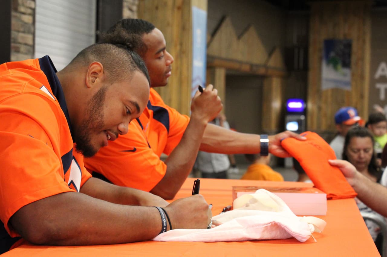 Oportunidades de fotos y autógrafos con jugadores actuales de los Denver Broncos (Foto: Denver Broncos).
