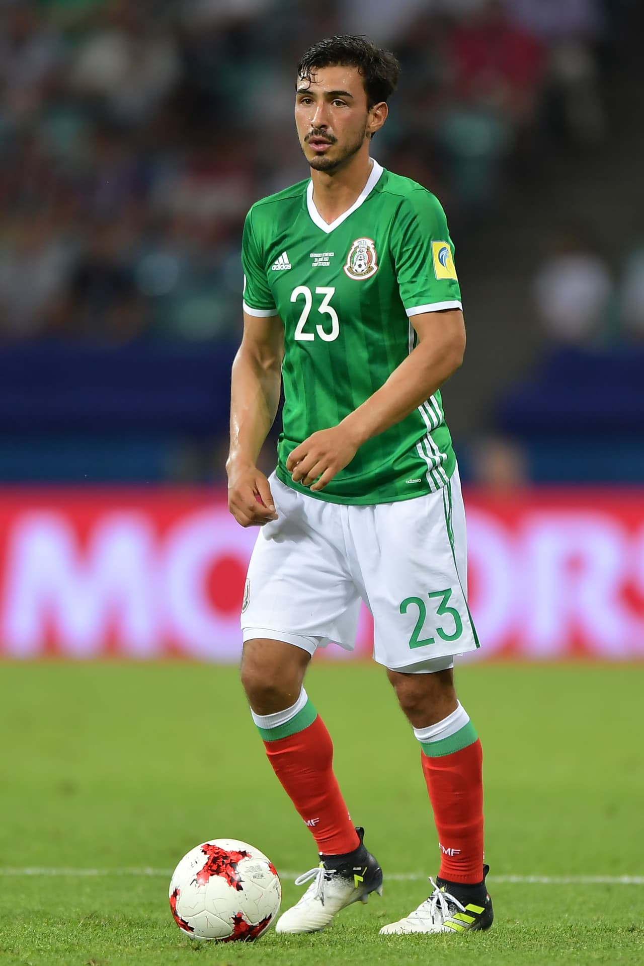 El técnico del Tri ha optado por llamar en esta convocatoria algunos jugadores que pueden estar en el Mundial, pero no han tenido mucha actividad en sus equipos recientemente. Uno de ellos es Oswaldo Alanís, luego de su lío contractual con Guadalajara. Ya tiene el chance, será cuestión de él aprovecharlo.