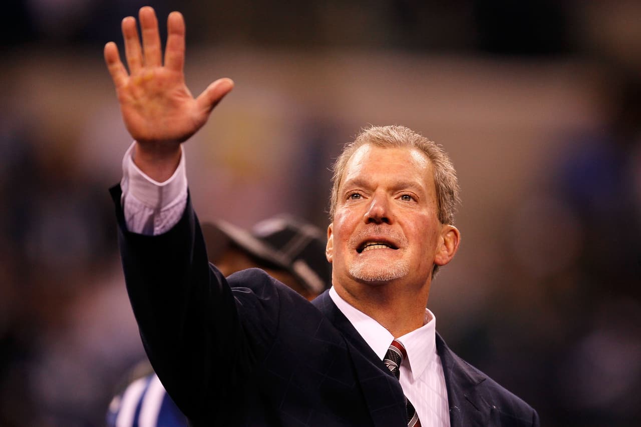 Jim Irsay, dueño de los Colts, fue encontrado inconsciente por aparente sobredosis