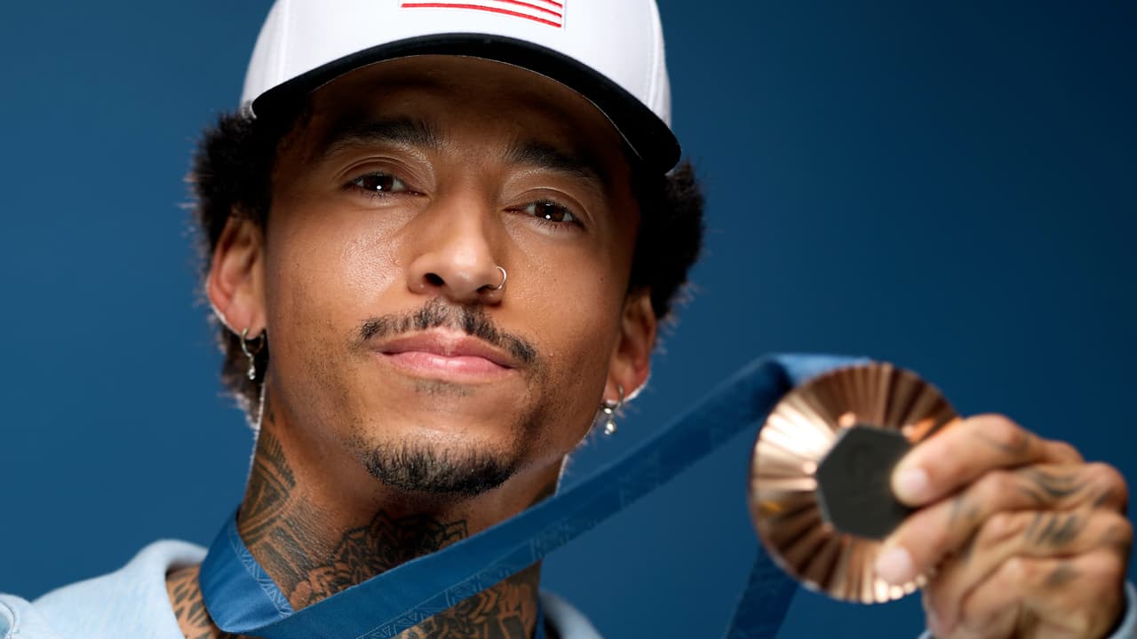 ¿Mala calidad? Medallista de bronce exhibe deterioro en presea de Paris 2024