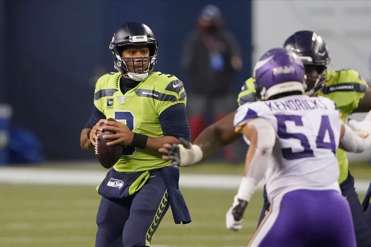 Los Seattle Seahawks consiguen ganar el encuentro en los últimos segundos del partido con un apretado marcador de 26-27 a favor.