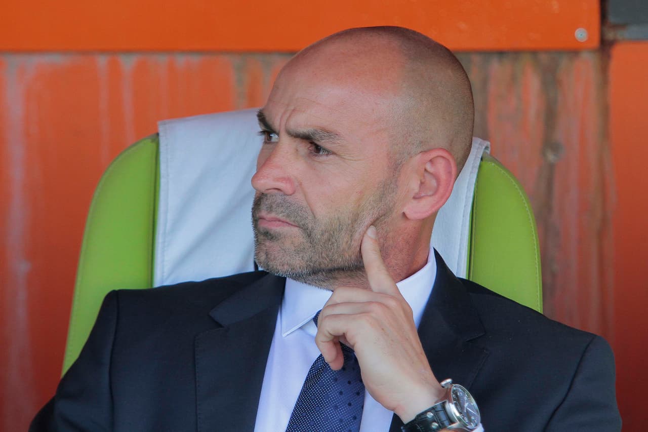 TORREON, MEXICO - FEBRUARY 12: Francisco Jemez, coach of Cruz Azul looks on during the 6th round match between Santos Laguna and Cruz Azul as part of the Torneo Clausura 2017 Liga MX at Corona Stadium on February 12, 2017 in Torreon, Mexico. (Photo by Saul Gonzalez/LatinContent/Getty Images)