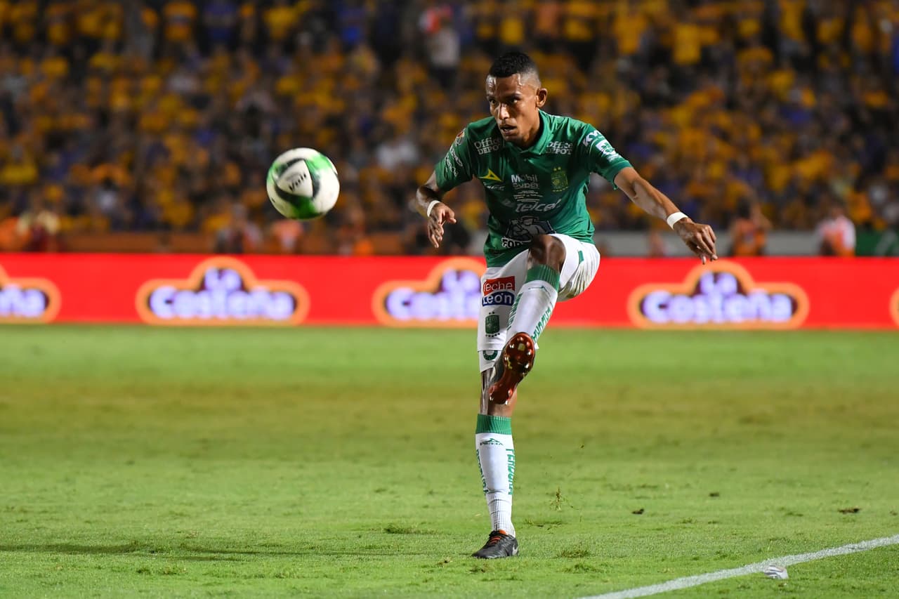 <b>Lateral izquierdo: William Tesillo</b>. El colombiano fue una gran revelación del equipo esmeralda y fue factor para que llegaran a la Final del Clausura 2019. El cafetero participó en 12 goles, lanzó 23 centros, recuperó 112 balones y un 84 por ciento de eficiencia en sus pases.