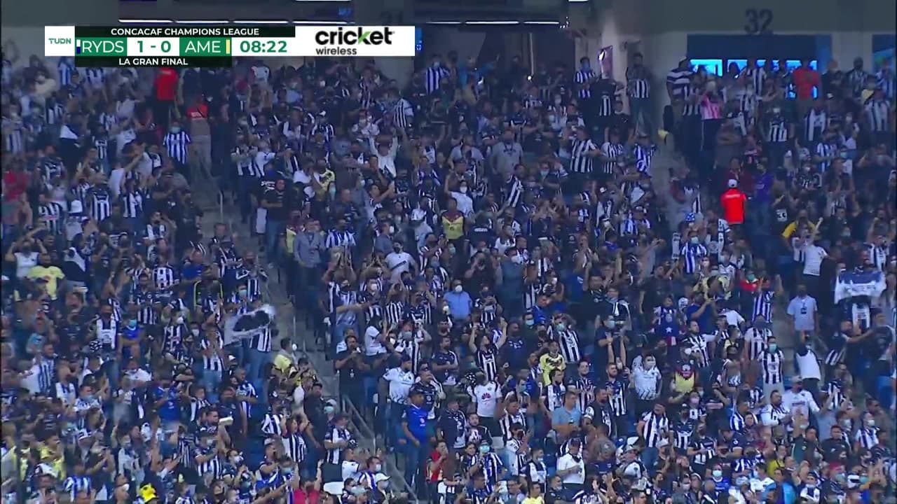 ¡GOL!  anota para Monterrey. Rogelio Funes Mori