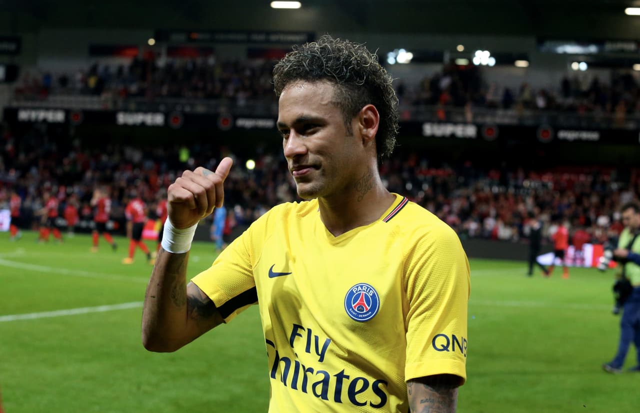 El traspaso de Neymar lo lleva a ser toda una leyenda del fútbol, en una transacción que detrás suyo tiene a uno de los nombres más oscuros en el negocio del balompie mundial.