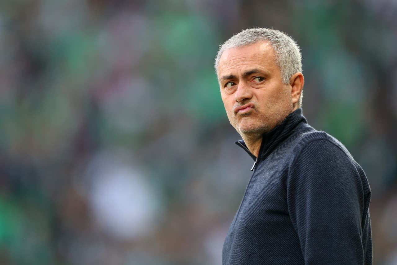 Cuando se ha parecido la opción de que Mourinho dirija a su natal Portugal no se ha concretado. Ahora, el técnico luso es la cabeza del Manchester United.