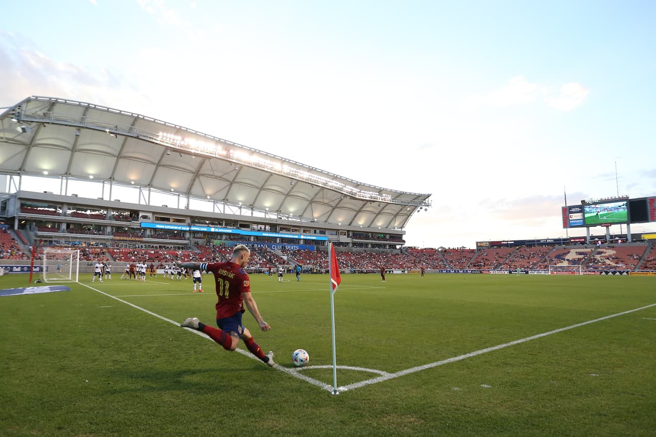 Otra buena cantidad de público en uno de los estadios más lindos de la liga.
<br>