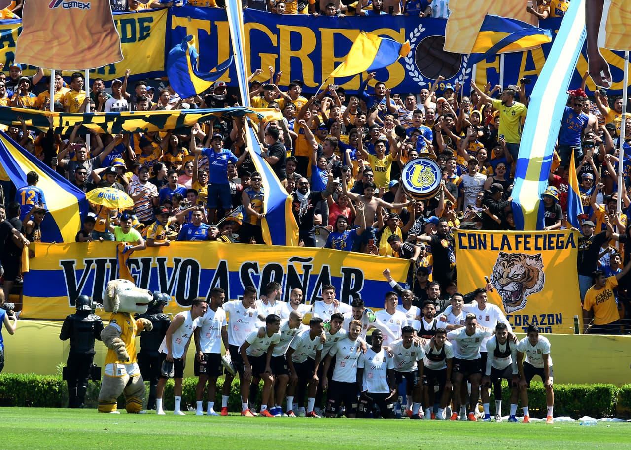 Tigres UANL tendrá que remontar en casa el 1-0 contra Monterrey y por eso antes del juego de vuelta de la Final de Liga de Campeones de Concacaf recibió el cariño y calidez de sus hinchas en un entrenamiento.