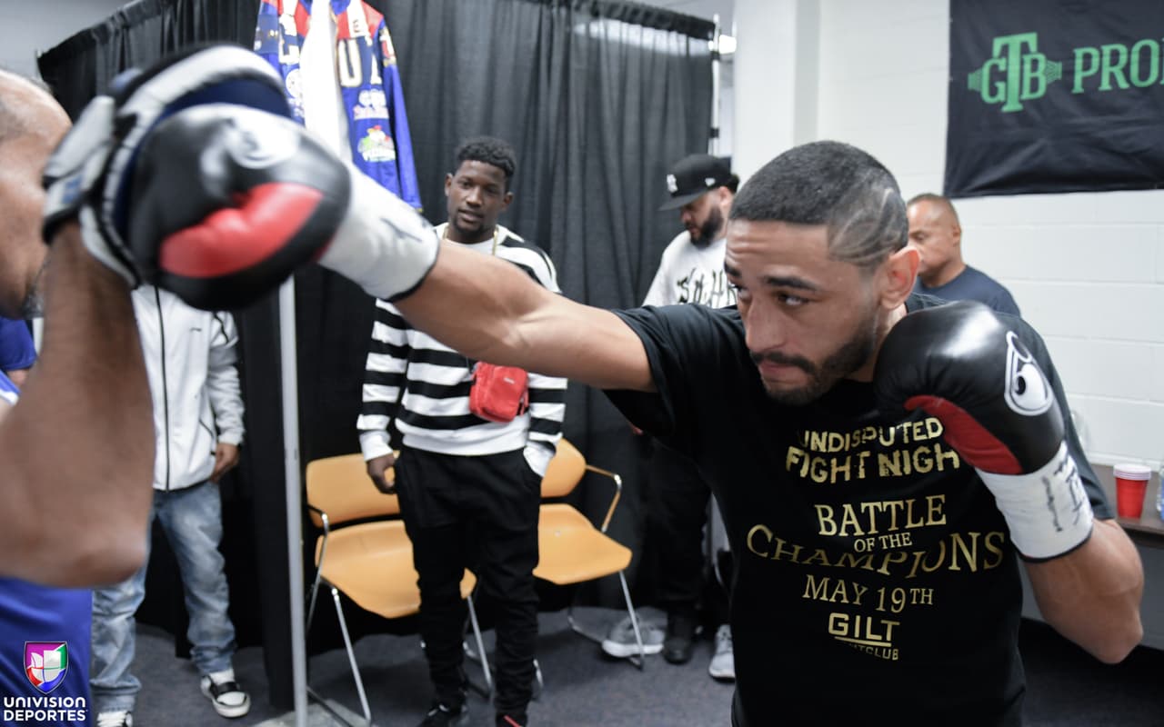 En la pelea estelar, Josesito Lopez (36-7, 19 KOs) le quitó el invicto a Miguel Cruz (17-1, 11 KOs) tras llevarse una decisión unánime.