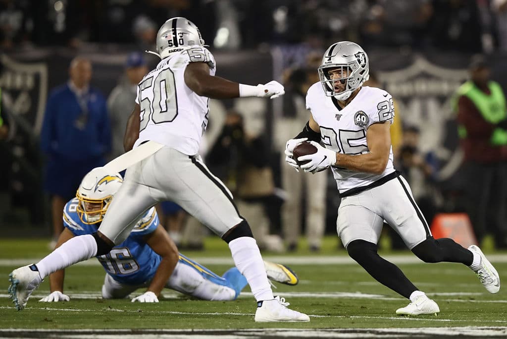 Los Ángeles Chargers 24-26 Oakland Raiders. Philip Rivers no pudo con la presión de Oakland, lo interceptaron tres veces.