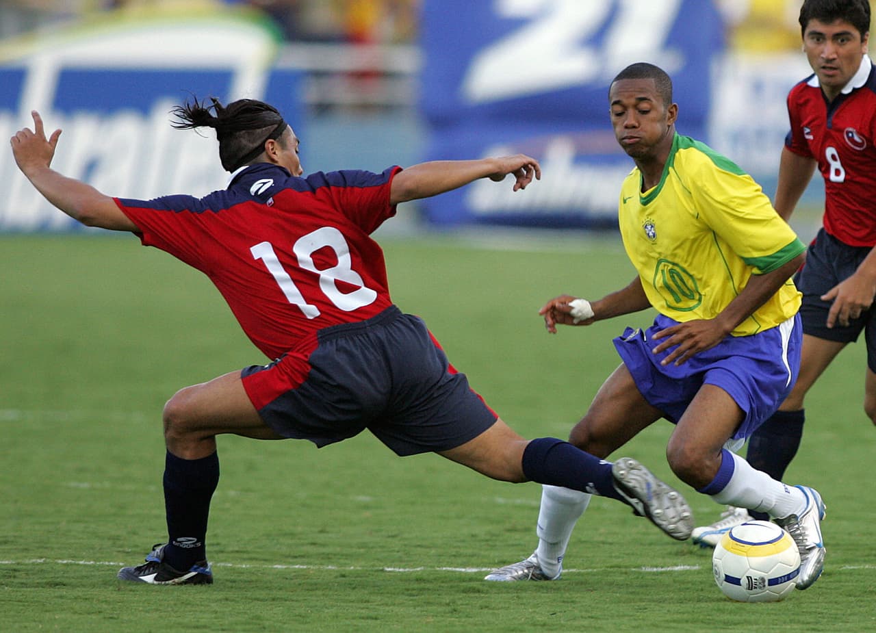 El siguiente enfrentamiento entre las dos selecciones fue rumbo a Alemania 2006, partido que finalizó con una goliza de 5-0 a favor de los brasileños en el estadio Mané Garrincha de Brasilia.