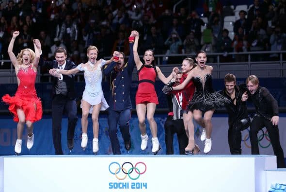 Rusia, la selección anfitriona, logró la primera medalla de oro de la prueba por equipos de patinaje artístico.