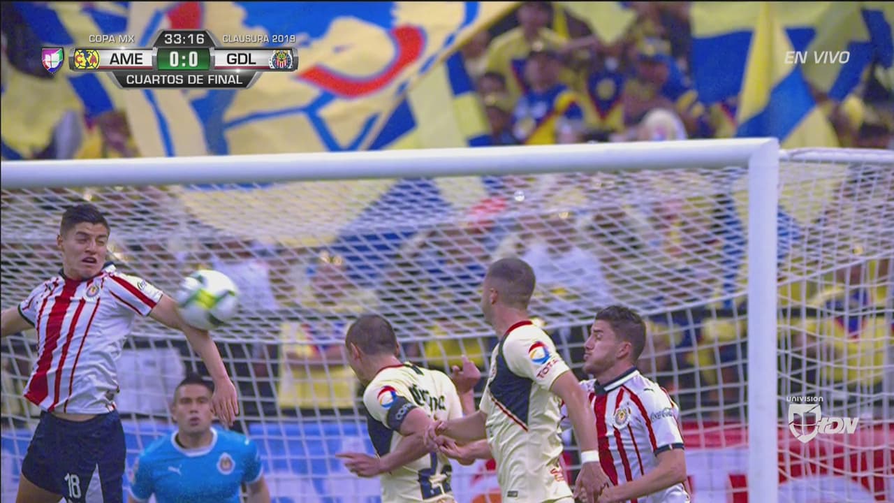 En América pedían penal por una supuesta mano de Chivas