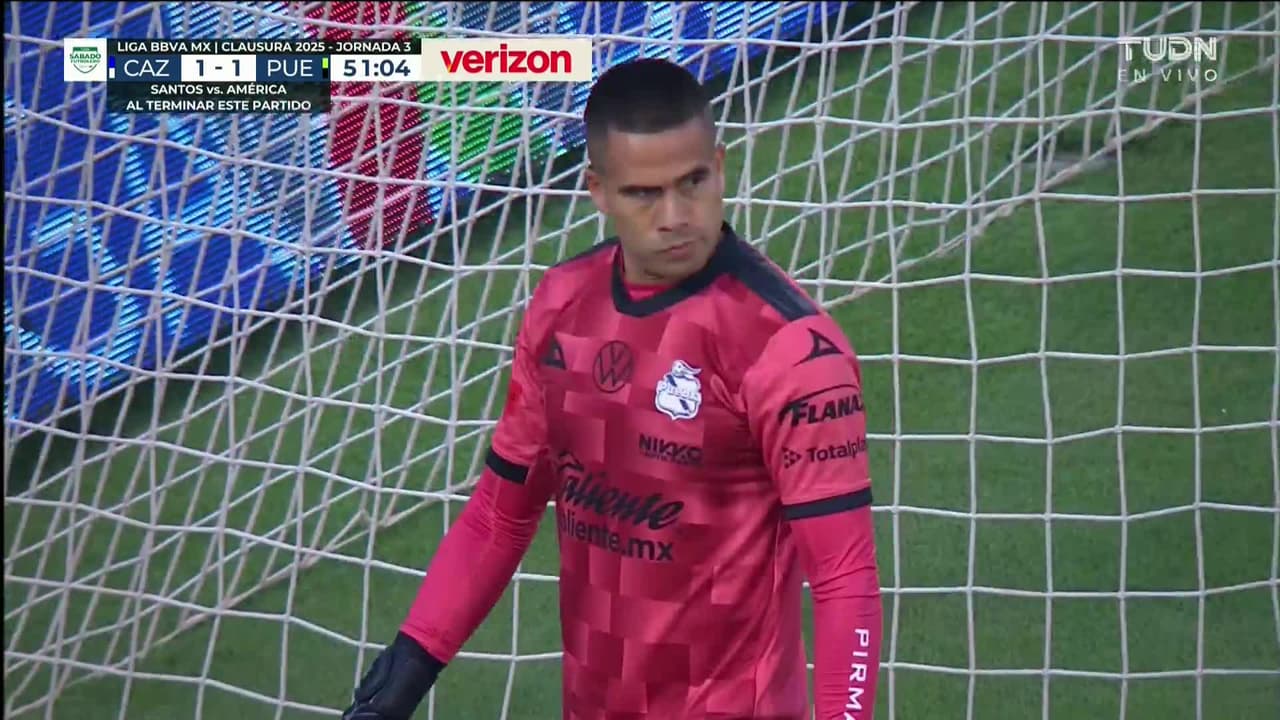 ¡TIRO ATAJADO! disparo por Érik Lira.