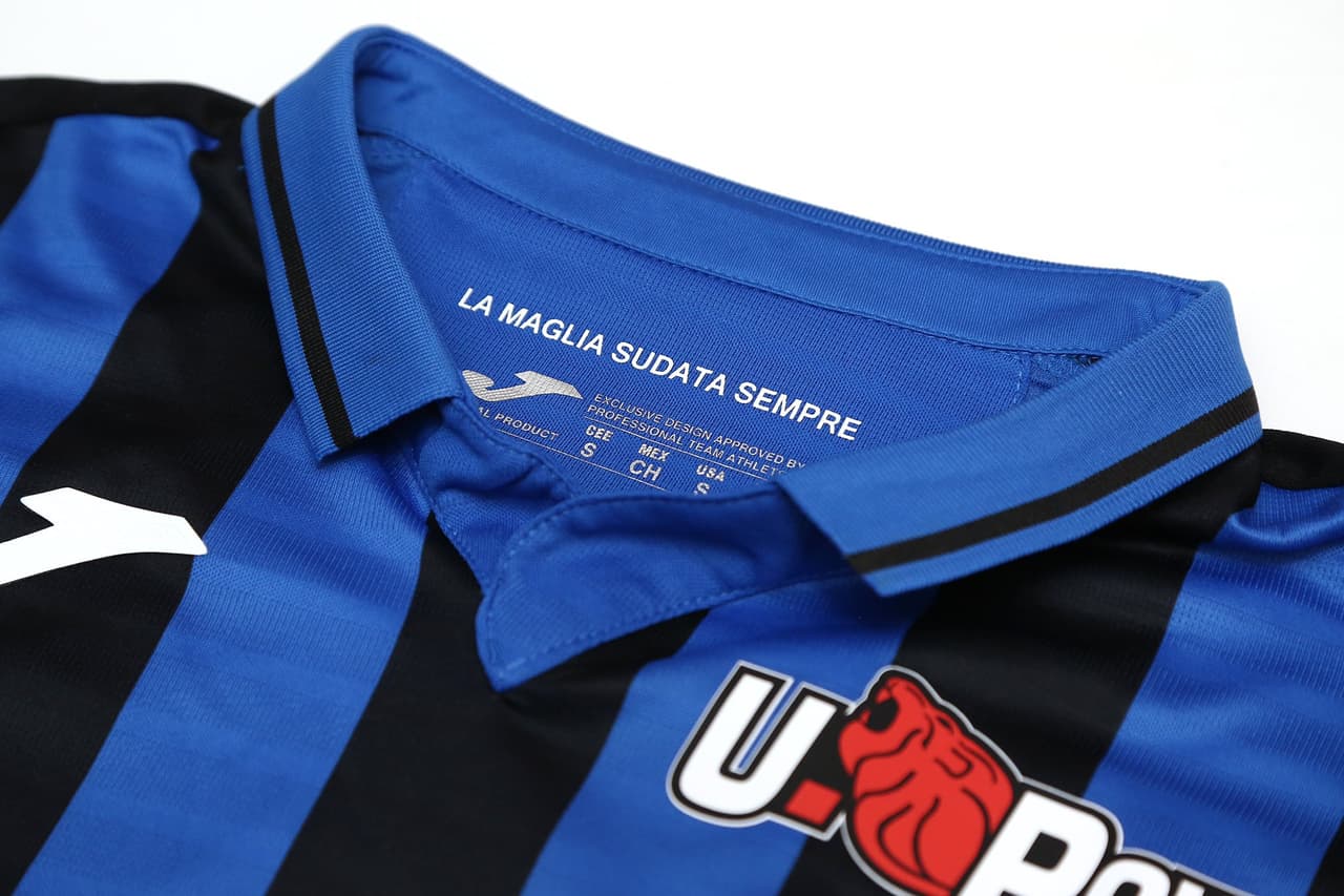 Esta temporada el Atalanta jugará por primera vez la UEFA Champions League y por tal motivo decidió presentar sus nuevas playeras con modelos de pasarela, decidión que ha sido criticada por algunos aficionados por no ser las jugadores del equipo femenil. Al margen de eso, sus jerseys tendrán detalles especiales con los que esperan seguir haciendo historia.