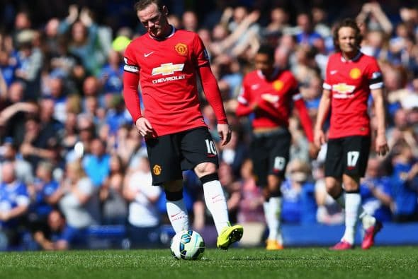 Los jugadores del Manchester United salieron cabisbajos por el marcador y el pobre accionar en la cancha, caso contrario del Everton que salieron entre aplausos y sonrisas.