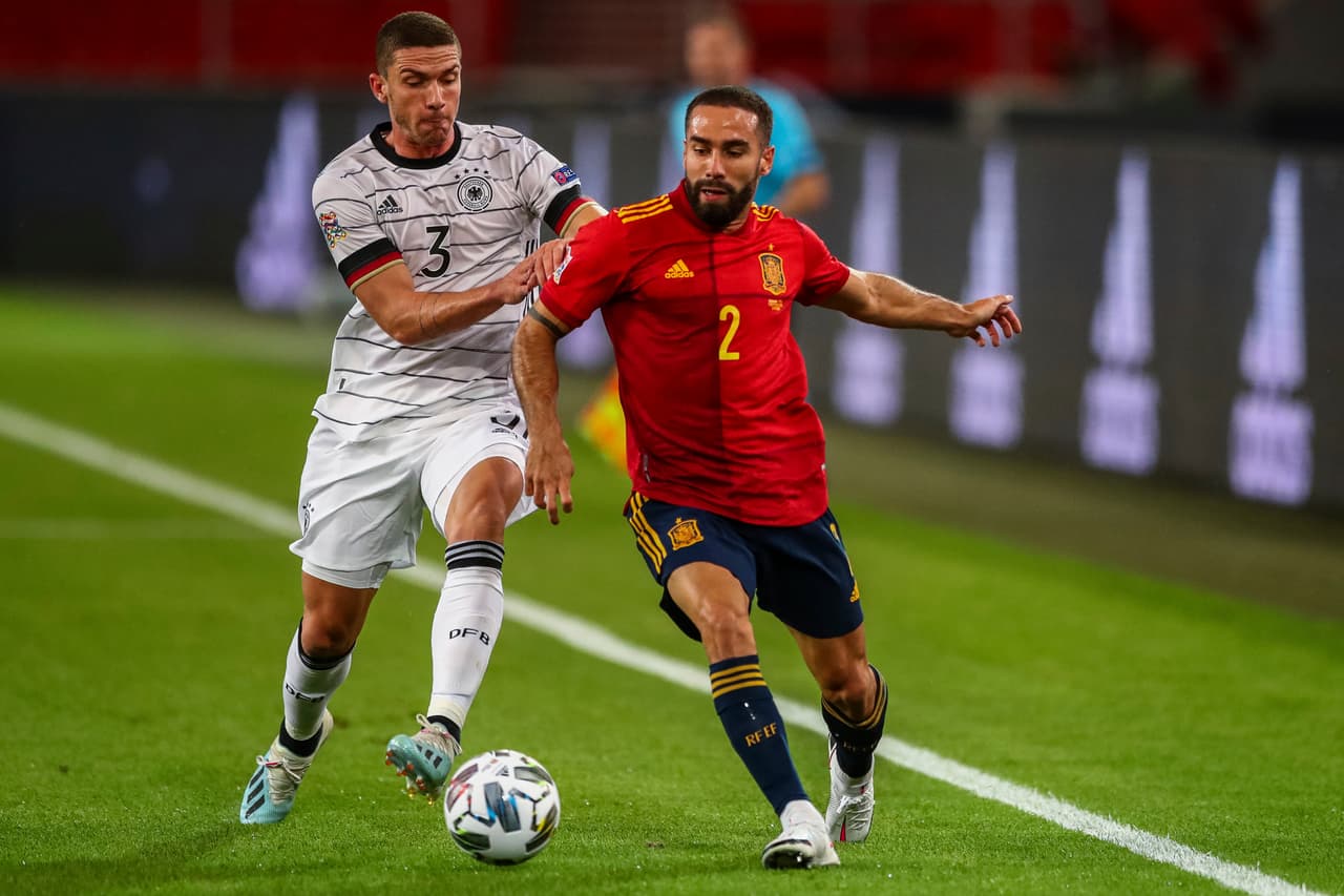 Alemania presiona fuertemente al inicio del partido y tiene la primera oportunidad.