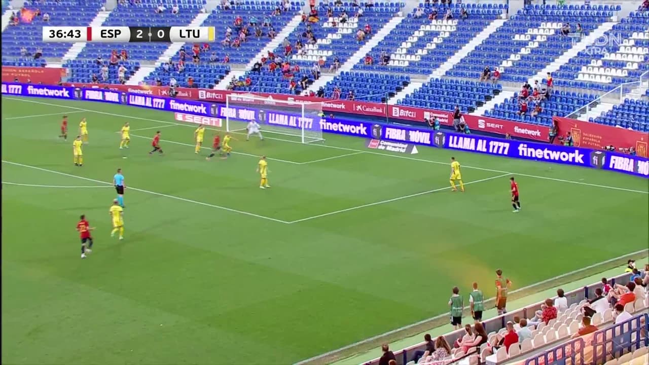 ¡TIRO ATAJADO! disparo por Abel Ruiz.