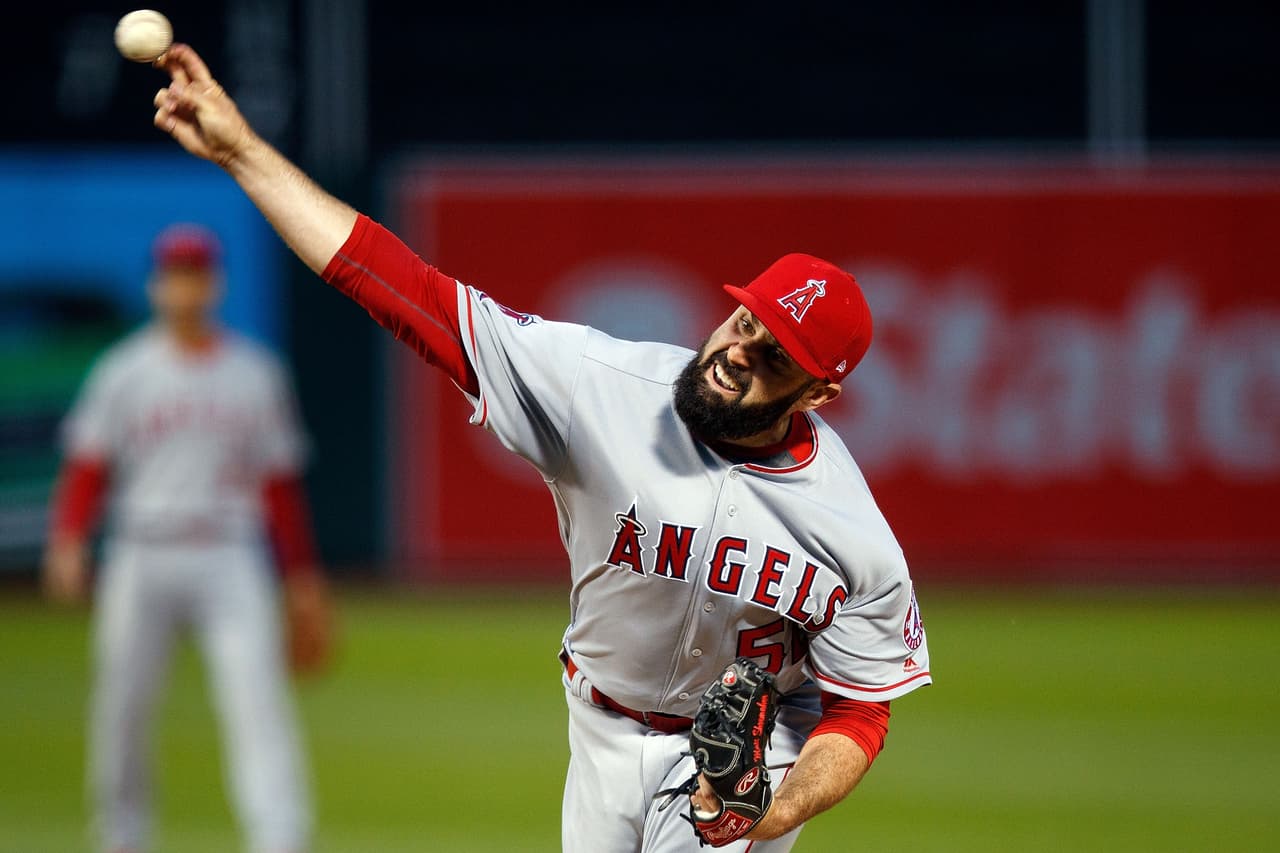 LAA 7 - 6 OAK: Matt Shoemaker se fue sin decisión al permitir 2 carreras limpias en 5 entradas de trabajo.