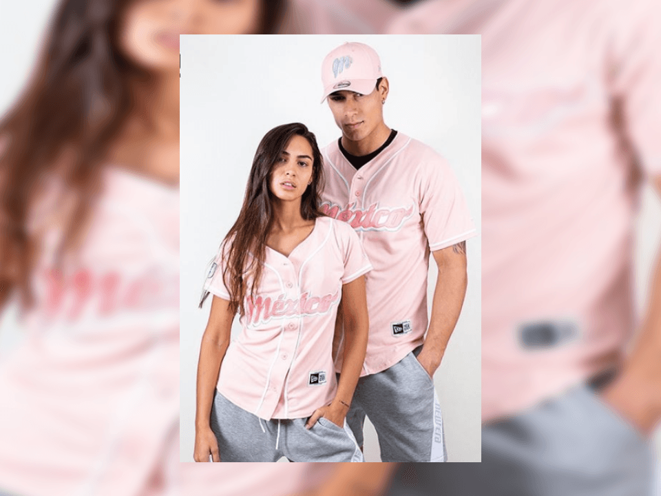 En esta nueva campaña, los Diablos Rojos estrenan cuatro modelos diferentes, el blanco y el rojo se utilizarán para las giras, mientras que las dos versiones especiales muestran el blanco con camuflaje y el rosa con filos blancos.