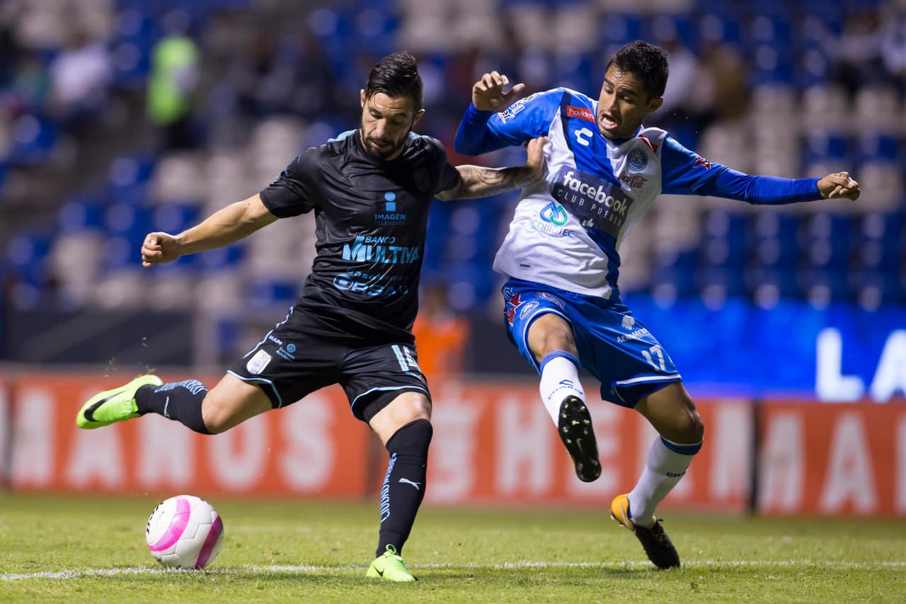 Las dos escuadras salieron al campo sabiendo que el empate de poco les valía por lo que las jugadas ofensivas fueron constantes en ambos marcos.