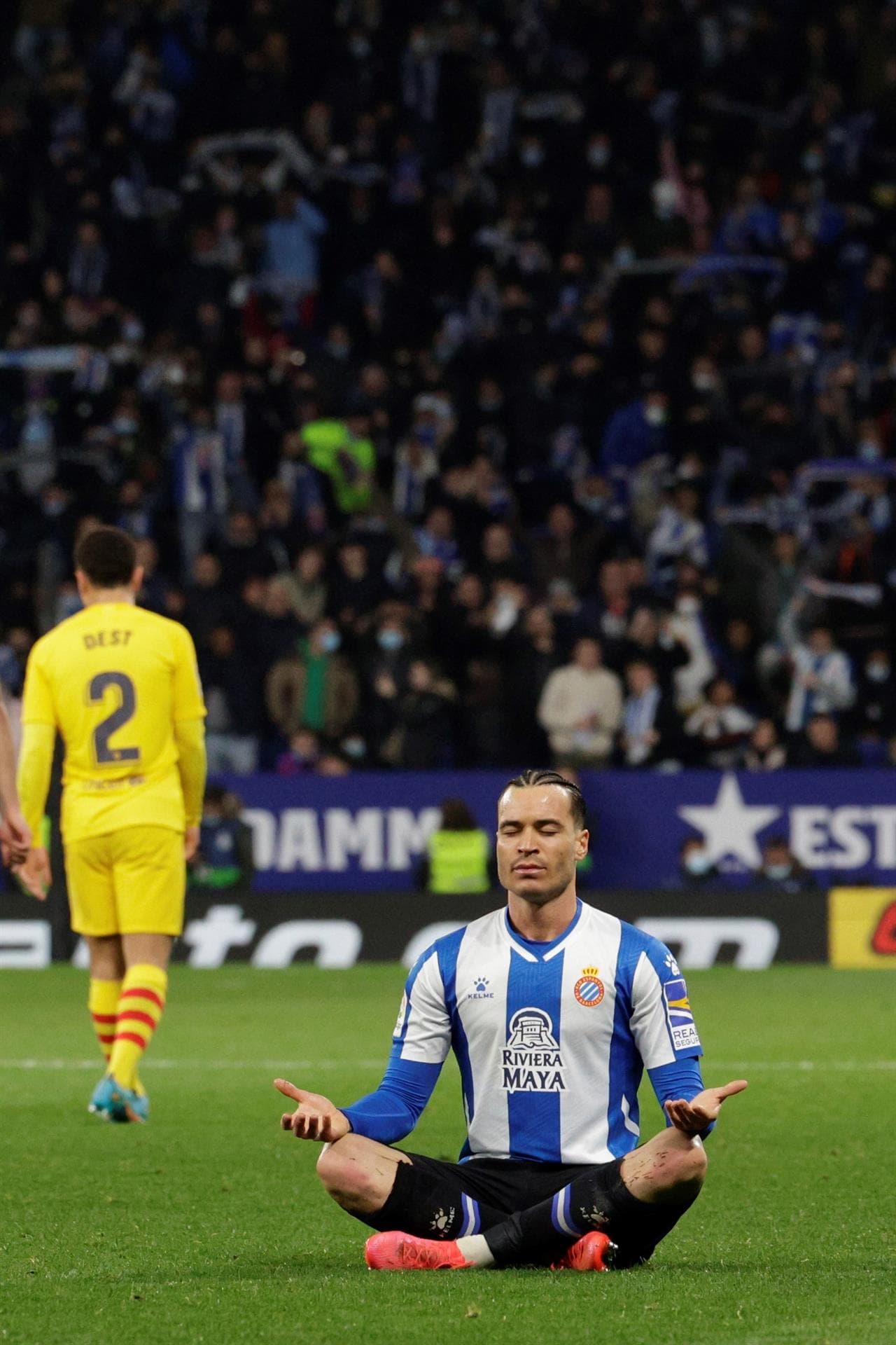 Barcelona hace empate de último minuto ante el Levante 2-2 durante la J24 en La Liga. Pedri abrió el marcador a favor de los culés, pero Sergi Darder y Raúl de Tomás pusieron arriba a los locales y, en el 90+2' Luuk de Jong salvó al equipo de Xavi con golazo.
