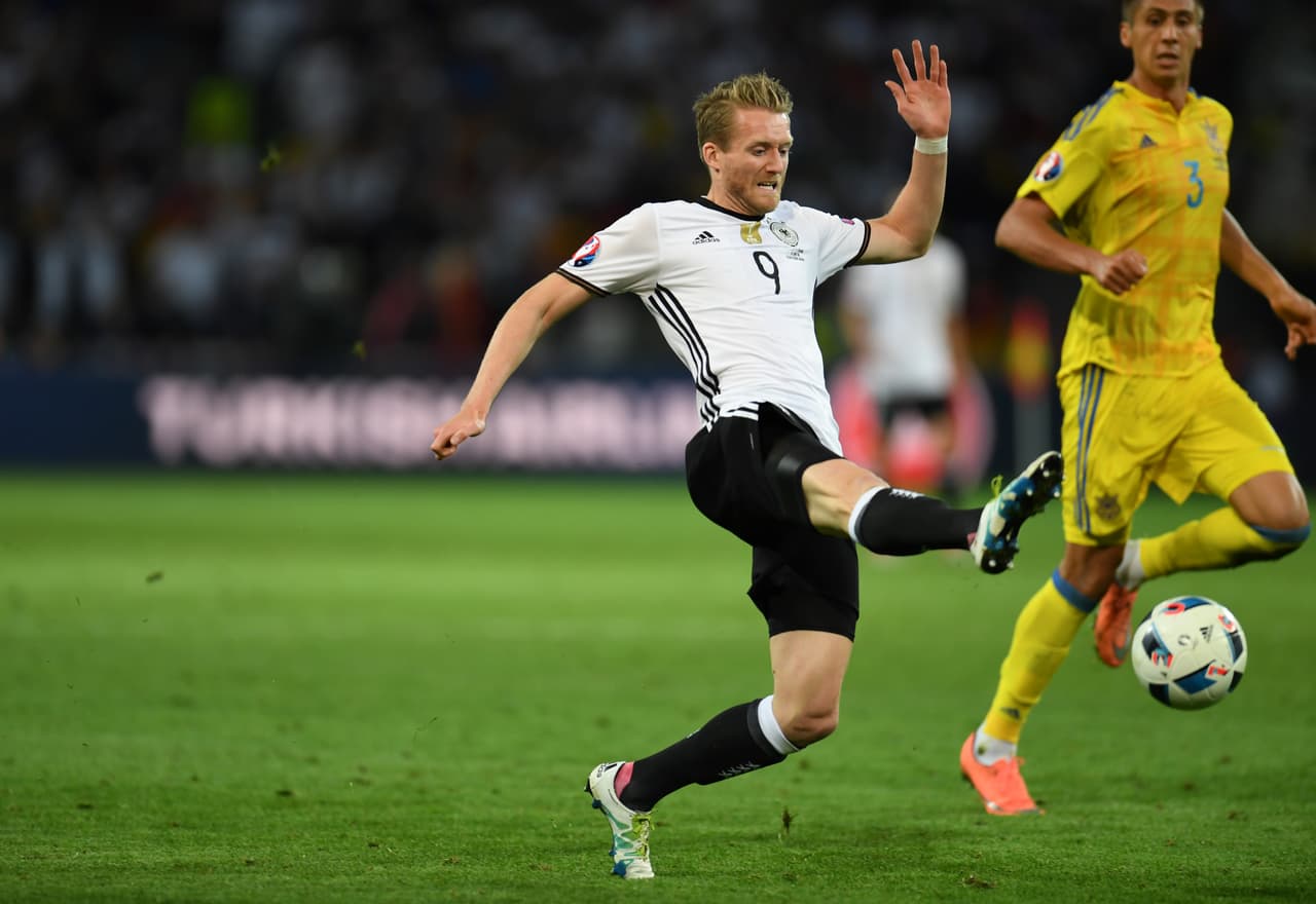Tras el gol los alemanes dominarían en la posesión de balón, pero las llegadas serían para los dos equipos.