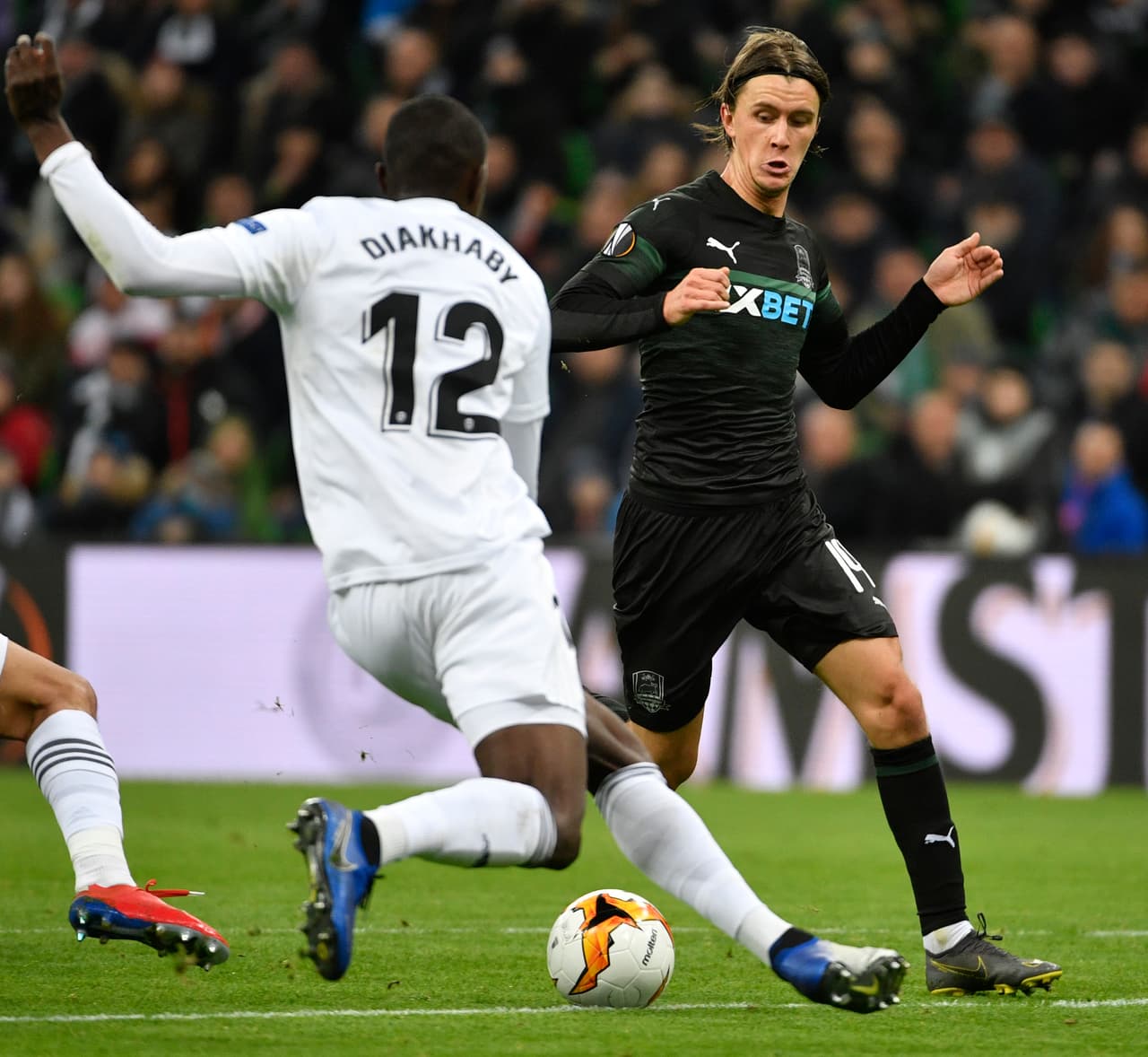 El partido se fue al descanso con el empate a cero y sobre el final el equipo valenciano estuvo cerca de irse en ventaja con algunos remates.