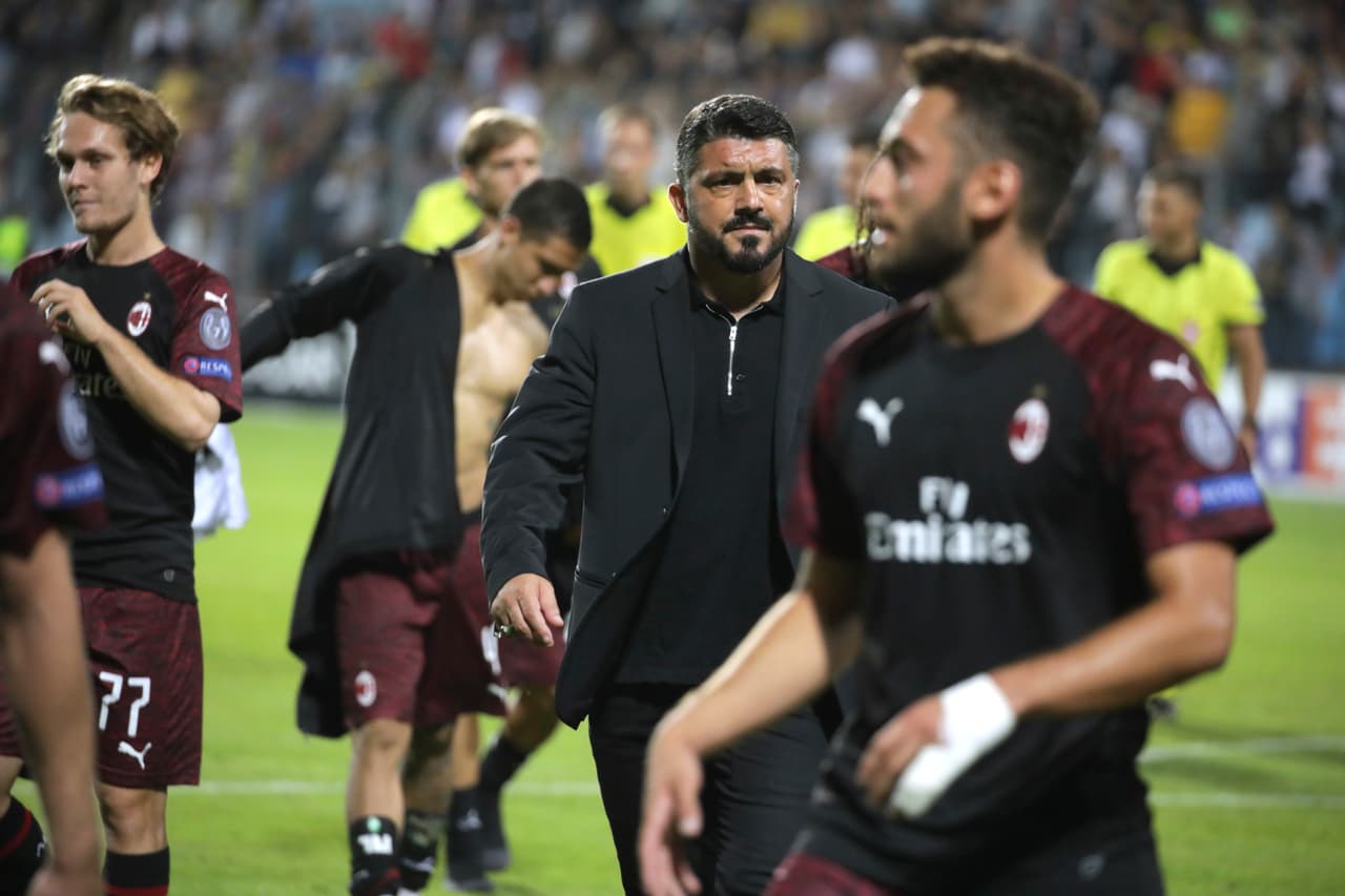 Con este rostro abandono Genaro Gattuso la cancha del Dudelange tras consumarse la victoria del equipo favorito, el Milan, aunque fue por un raquítico 1-0.