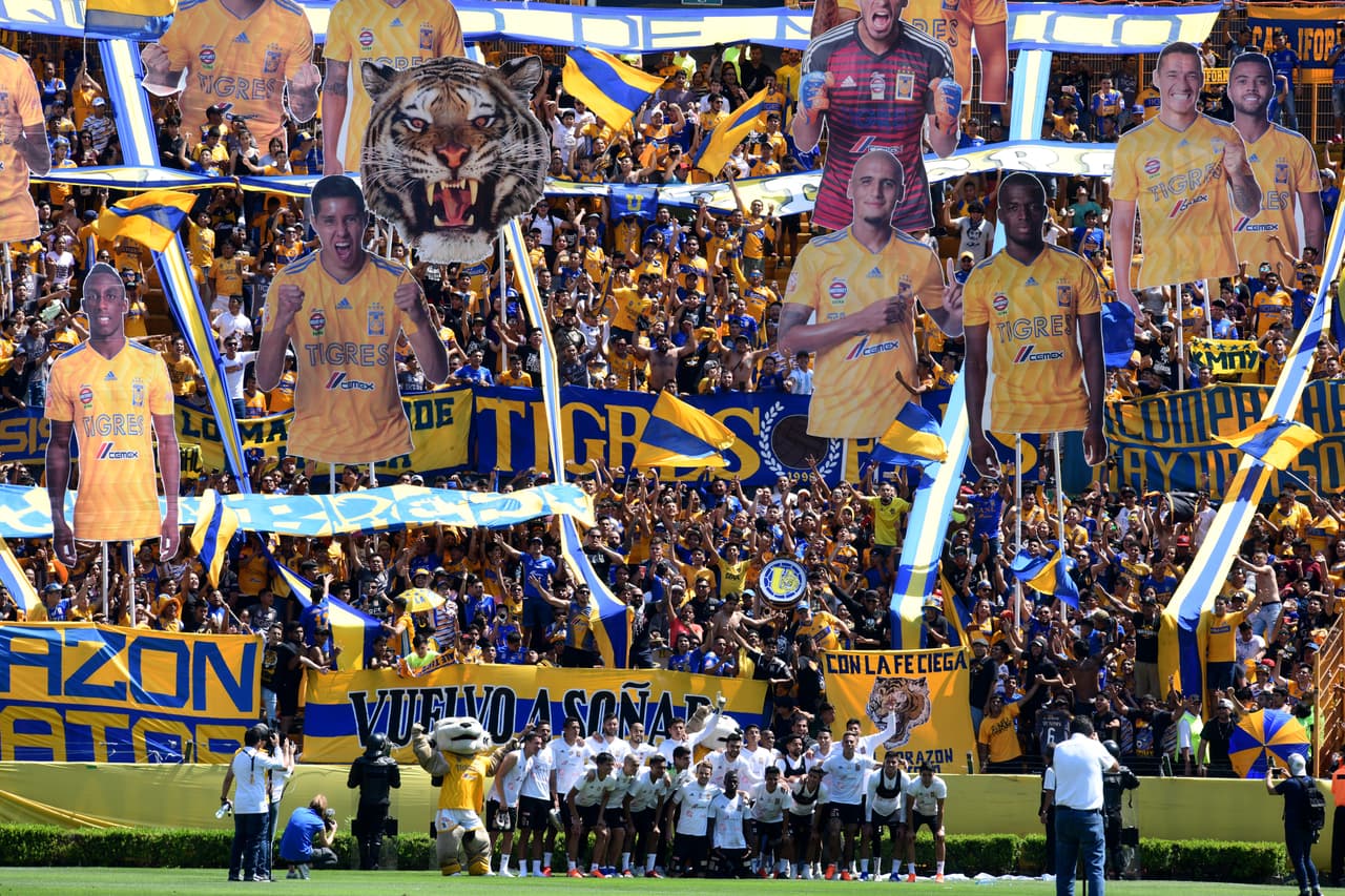 Tigres UANL tendrá que remontar en casa el 1-0 contra Monterrey y por eso antes del juego de vuelta de la Final de Liga de Campeones de Concacaf recibió el cariño y calidez de sus hinchas en un entrenamiento.