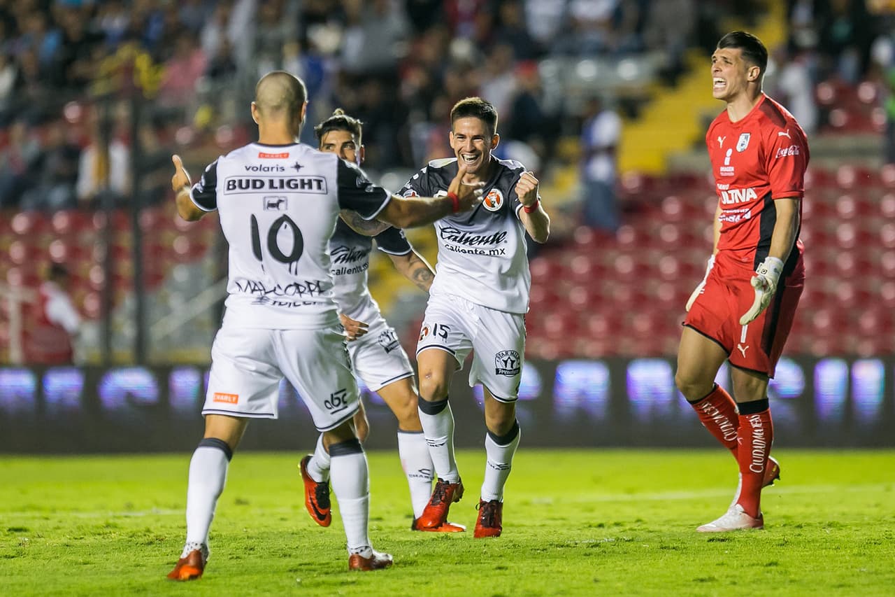 Tijuana celebró en grande el par de anotaciones conseguidas en minutos consecutivos.