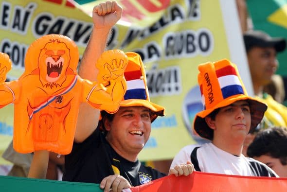 Pero en las tribunas para el duelo de los holandeses ante Brasil también estaba este 'monstruo'. ¿No será el 'cavernícola' Nigel de Jong? Ahh no, él es un caballero y más en las canchas.