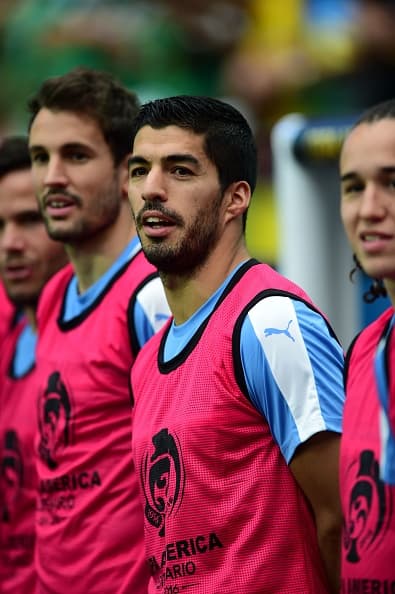 Suárez sufrió y se sintió impotente al no poder entrar a la cancha para ayudar a su equipo contra los aztecas.