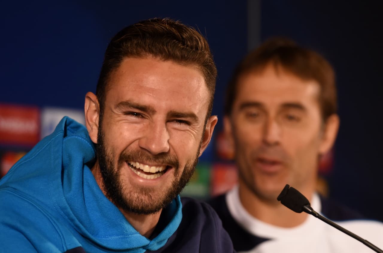 Atraído por la posibilidad de disputar Champions League, dejó al Watford y fichó por el Porto FC, entonces dirigido por el español Julen Lopetegui.