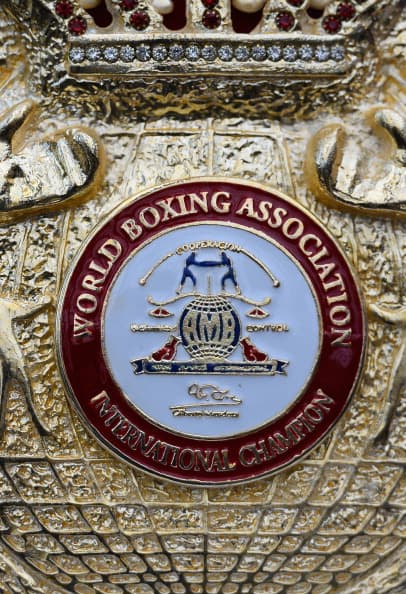 AMB ordenó negociar tres peleas titulares