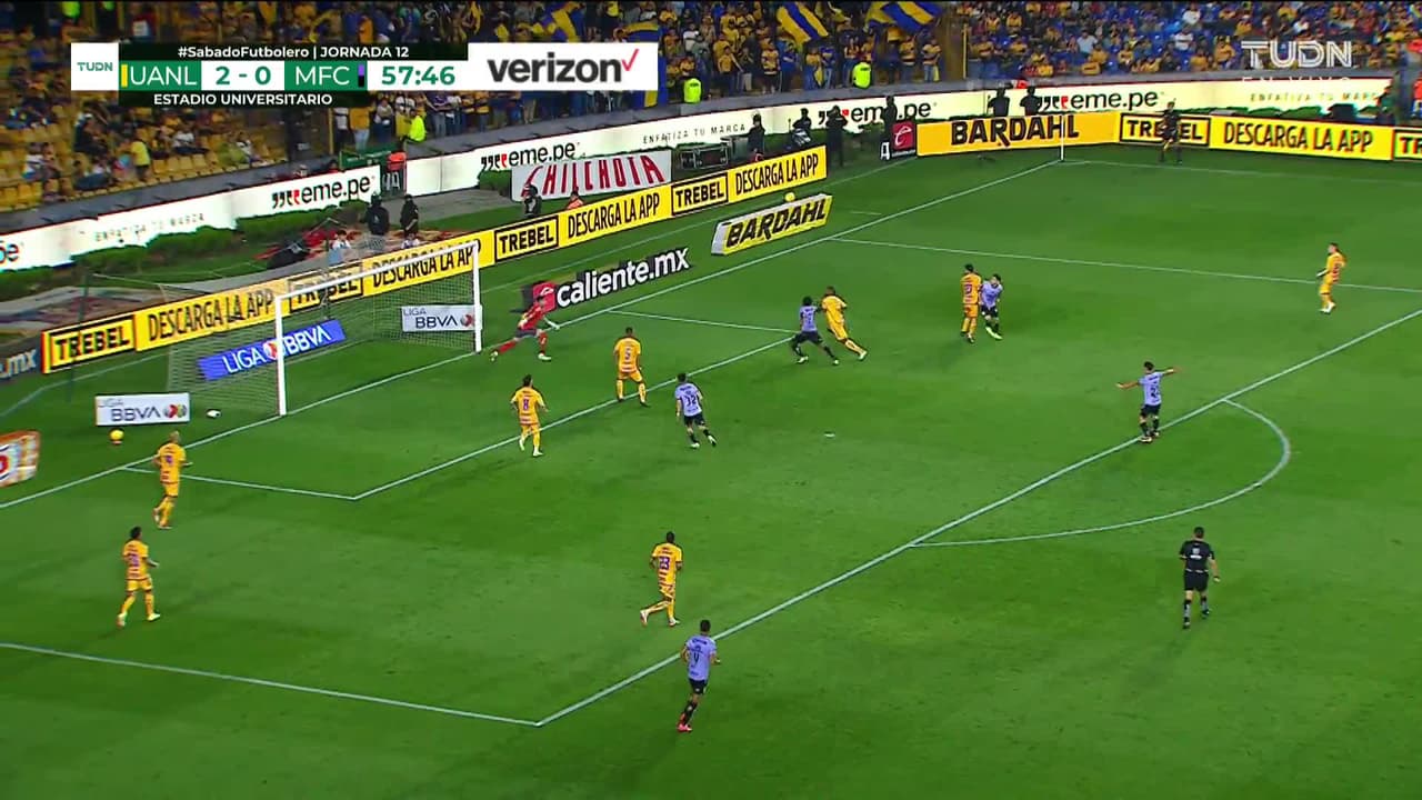 ¡TIRO ATAJADO! disparo por Yoel Bárcenas.