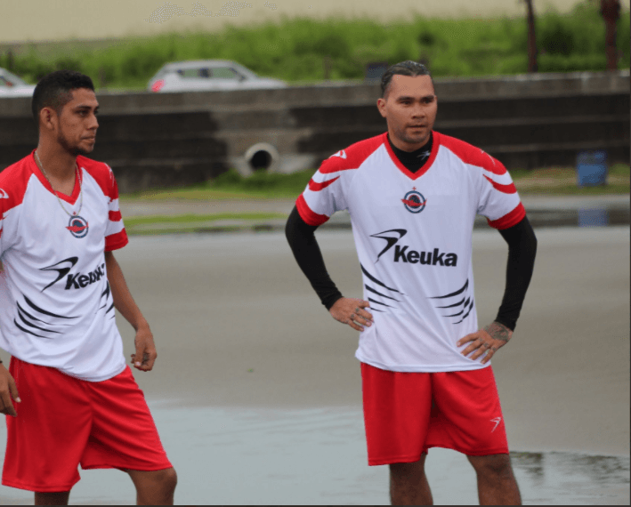 El 'Gullit' Peña ya se reportó y entrenó con el Tiburón en El Puerto