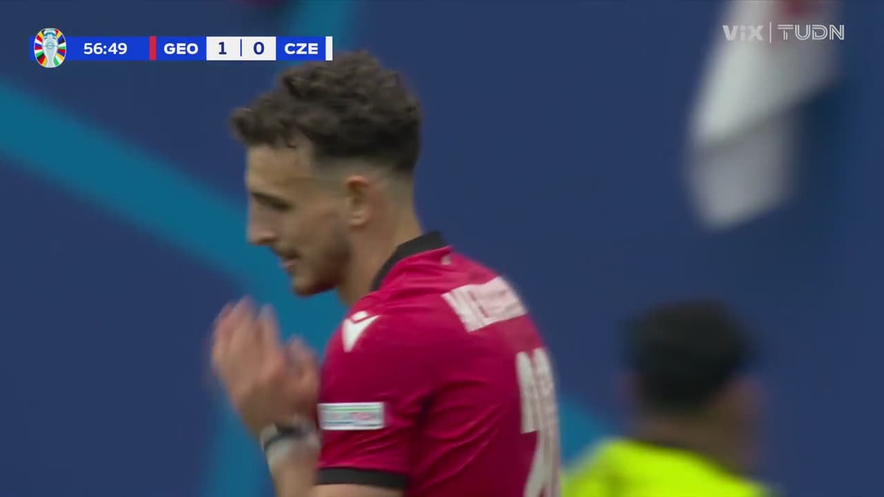 Contragolpe de Georgia y Mekvabishvili se pierde el gol en una falla clara